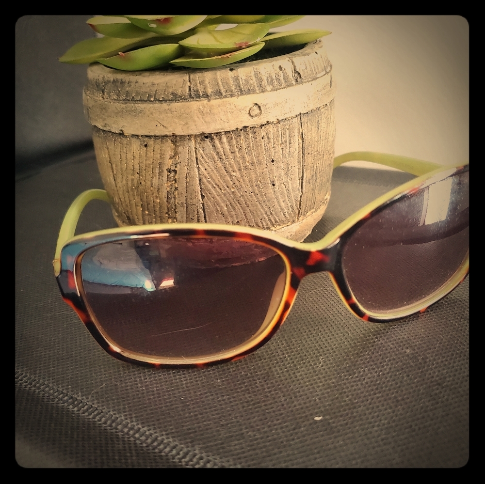 NY&CO SUNGLASSES